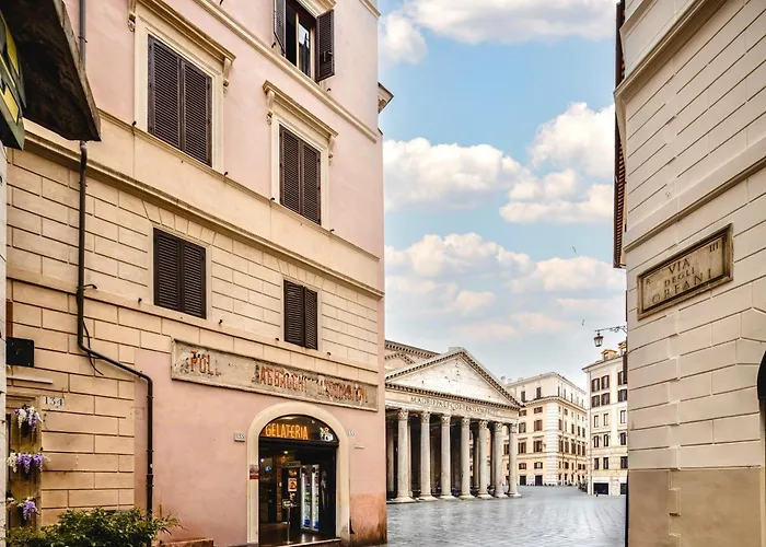 Grand Right By The Pantheon * רומא